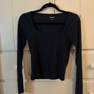 Hollister Women's Dark Blue Long Sleeve Tee